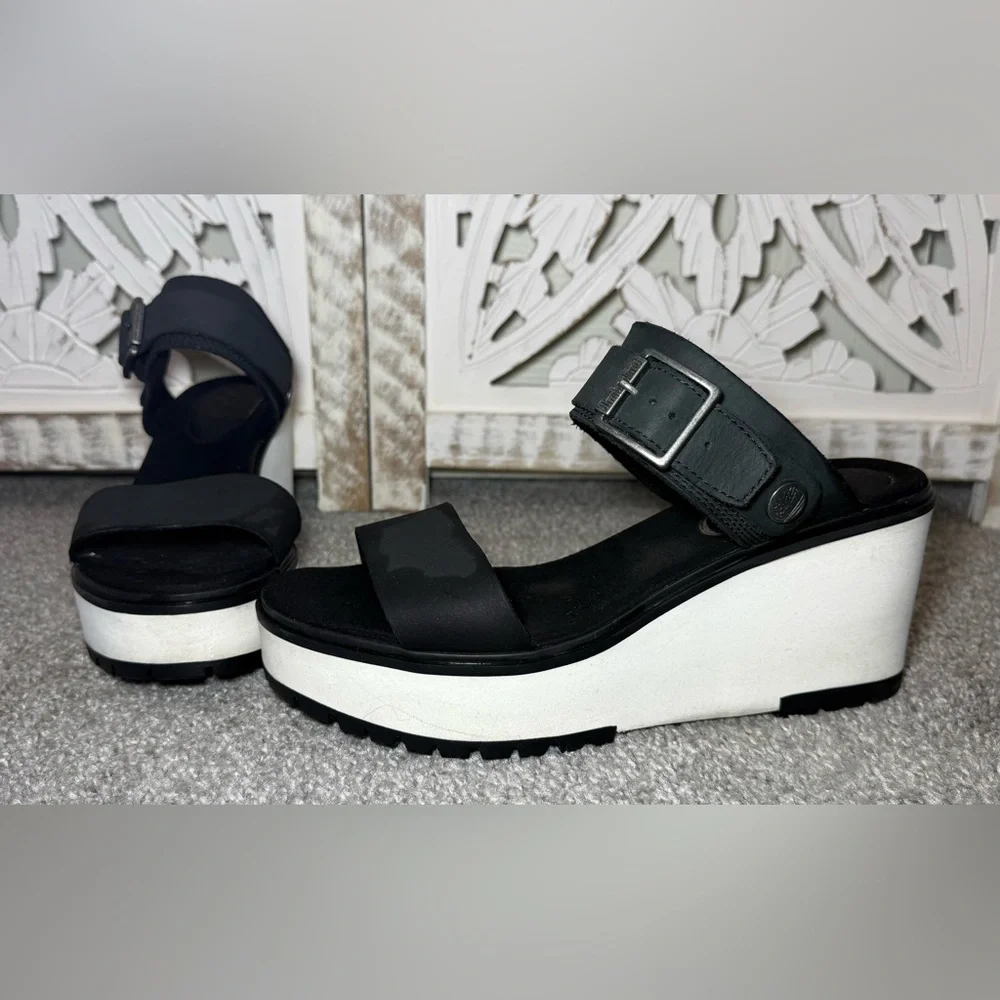 Timberland Women's Black Platform Sandals Size 9.